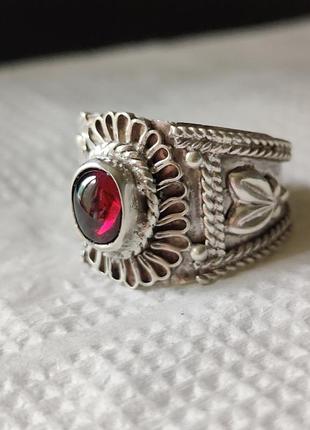 Гранат серебряный винтажный кольцо
