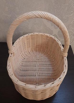 Плетеная корзина из лозы3 фото