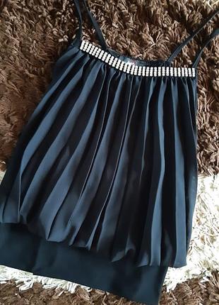 Красивая стильная майка с камушками.