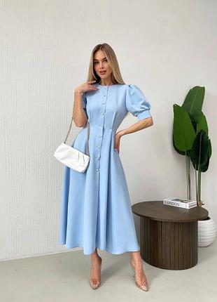 Жіноча елегантна літня блакитна голуба сукня міді з коротким рукавом на ґудзиках