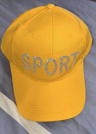 Невероятно стильная качественная кепка со стразами трендовый желтый цвет
