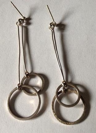 Интересные стильные серьги-гвоздики.