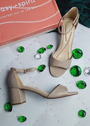 Easy spirit оригінал шкіряні світло-бежеві зручні босоніжки на невисоких підборах