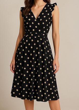 Очаровательное чёрное платье с цветочным принтом