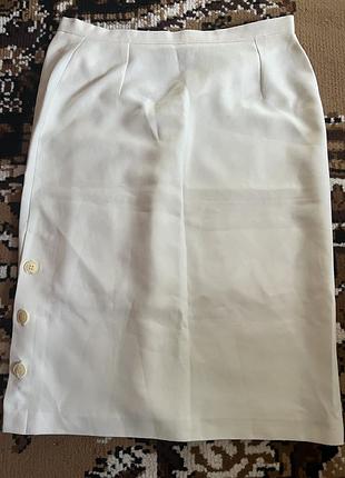 Біла жіноча спідниця