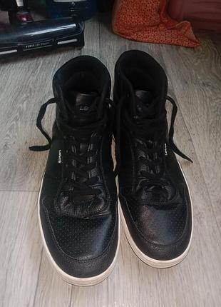 Кроссовки фирмы levi's,оригинал,размер 44