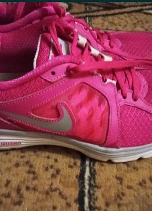 Продам кроссовки nike