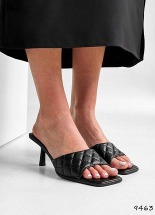 Черные женские шлепанцы из эко-кожи лето