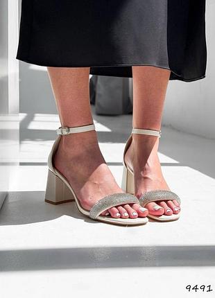Бежевые женские босоножки из эко-кожи лето