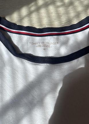 Біла футболка tommy hilfiger
