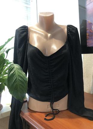 Актуальний топ на резиночці та стяжці