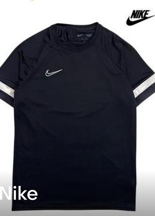 Чоловіча футболка nike