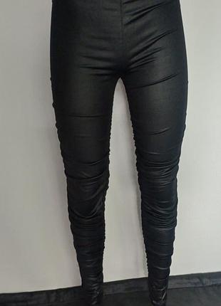 Лосины 
черный цвет.