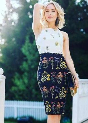 Сукня з ботанічним принтом