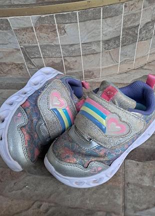 Стильные кроссовки sketchers