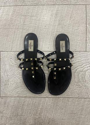 Шльопанці  valentino