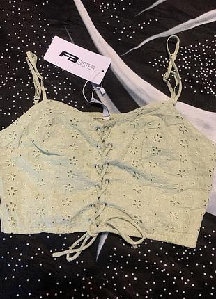 Класний топ зі шнуровкою