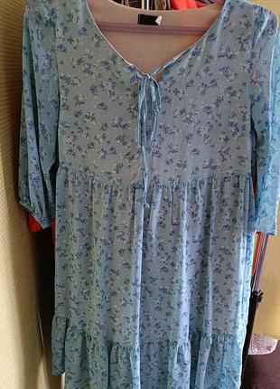 Квiткова сукня, легка.