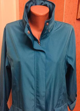 Яркая куртка