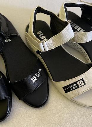 Босоножки кожаные