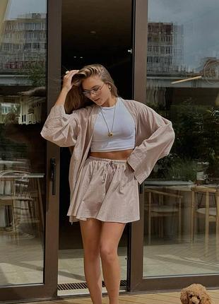 Стильный летний женский костюм с шортами