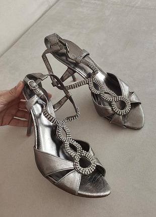 Брендові босоніжки з камінцями aldo