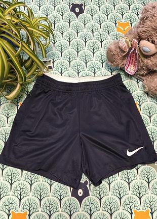 Спортивные шорты nike на мальчика 8-9 лет