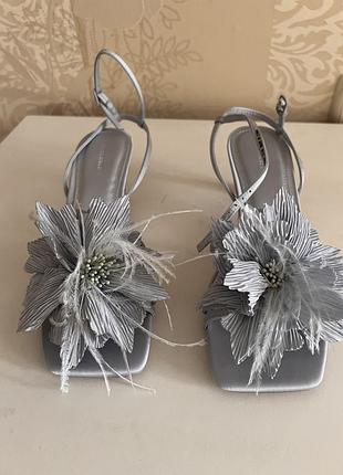 Босоніжки resirved