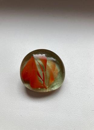 Брошка з епоксидної смоли