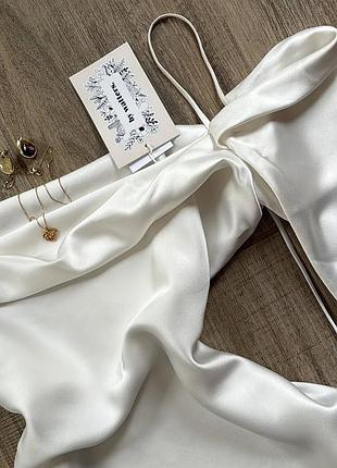 Жіноча шовкова молочна нарядна сукня міні з відкритою спиною