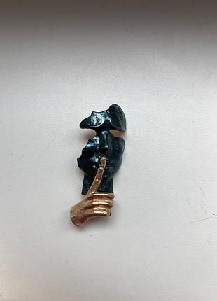 Брошка маска