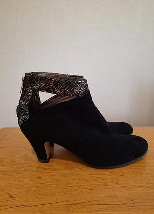 Женские ботинки