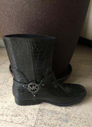 Черные резиновые ботинки michael kors