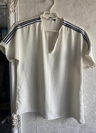 Блуза молочного кольору