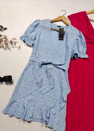 Голубое платье в цветы