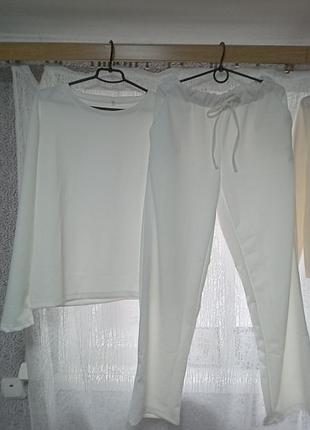 Шикарні костюми в рубчик,розміри s,m,l,xl повномірки,колір молочний