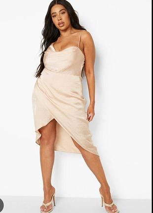 Легка, ніжна сатинова сукня великого розміру