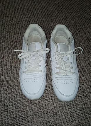 Кроссовки р.45.