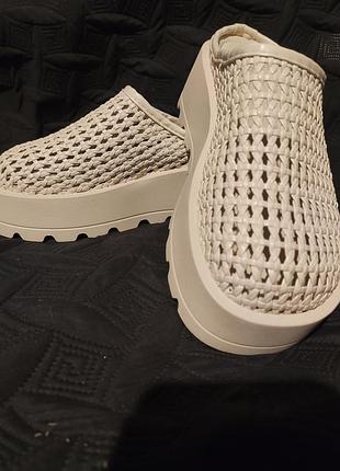 Летние шлепанцы женские