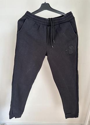 Чорні спортивні штани stone island