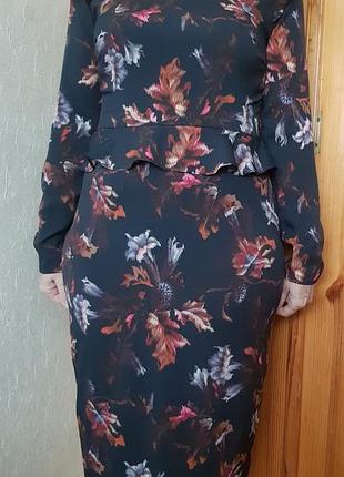 Элегантное качественное, очень красивое платье из тонкой эластичной ткани на подкладке, l