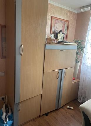 Набор мебели в спальню (шафа комод и тумбочка)