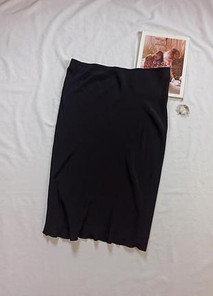 Черная юбка миди под сатин на средней посадке