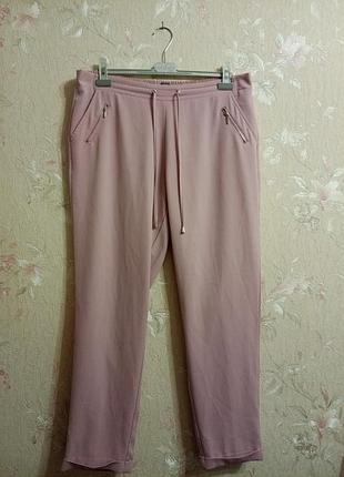 Классные пудровые брючки.
