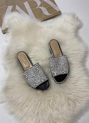 Шкіряні шльопанці