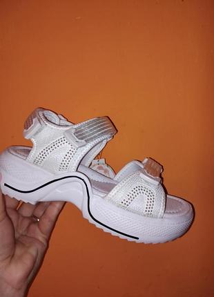 Шикарные босоножки фирмы томм акция