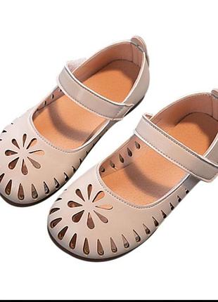 Гарненькі, м'якенькі туфельки-сандалі