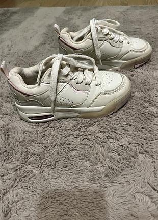 Дитячі кросівки zara