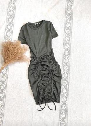 Мини платье в рубчик с затяжками