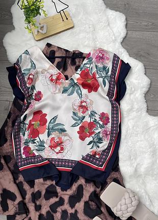 Квіткова блуза